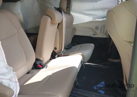 2022 Toyota Sienna Xle z USA, uszkodzony, nr VIN 5TDJRKEC1NS090515